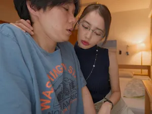 Cô ấy ra ngoài kiếm tiền sau lưng chồng và đã bị cảm động rất nhiều